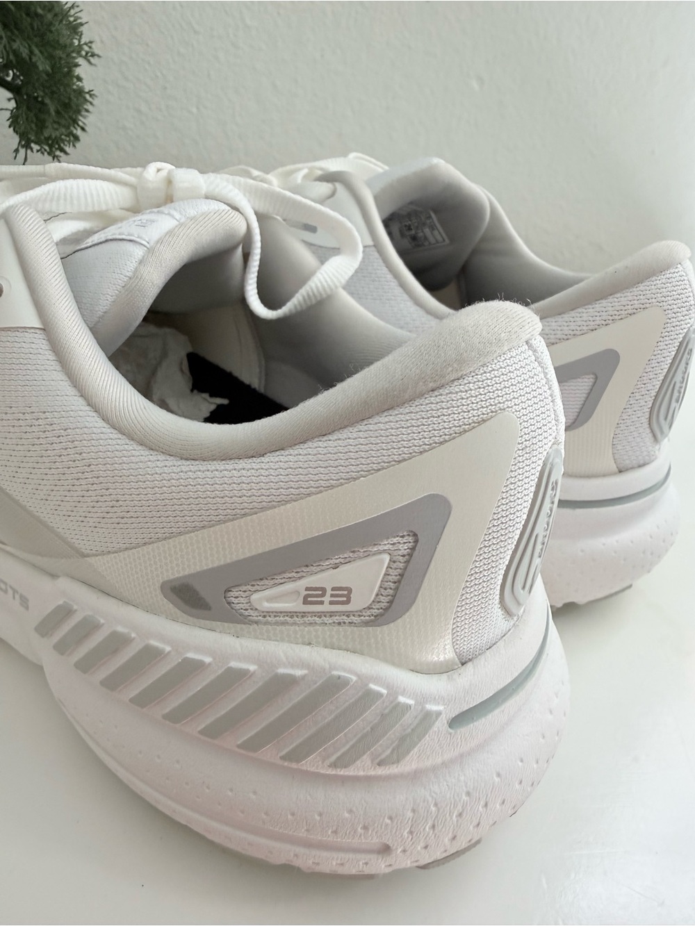 Brooks Adrenaline GTS 23 Women size 9 White and Light Gray Running Shoes - Picture 4 of 9
